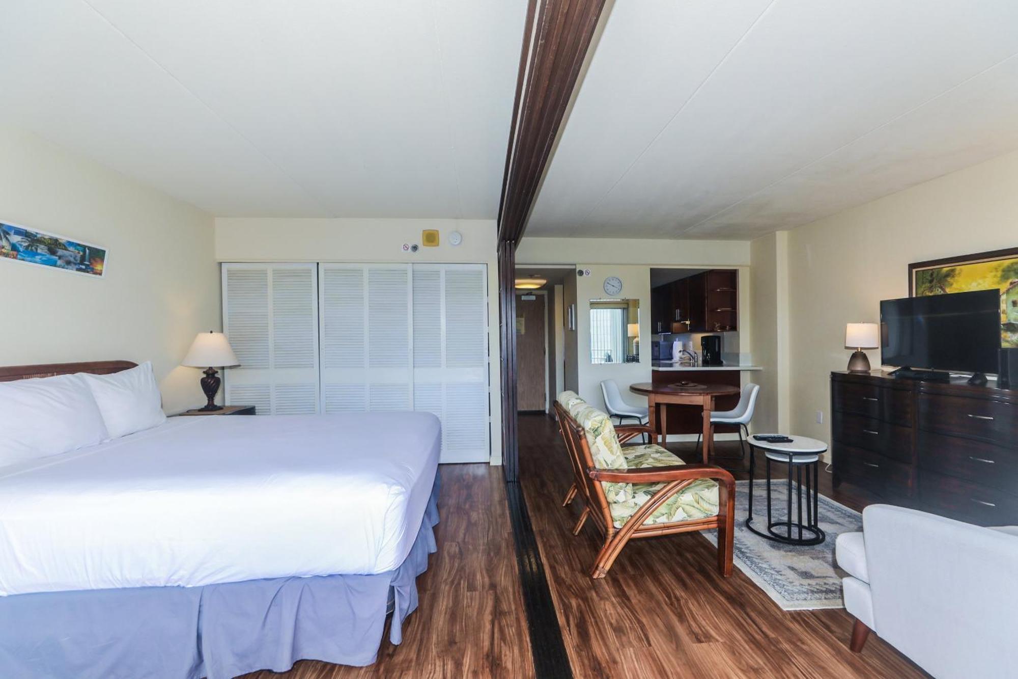 Ilikai Tower 701 View 1br Honolulu