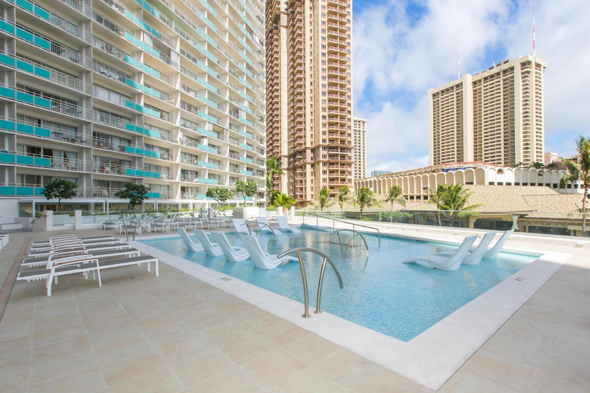 Ilikai Tower 701 View 1br *