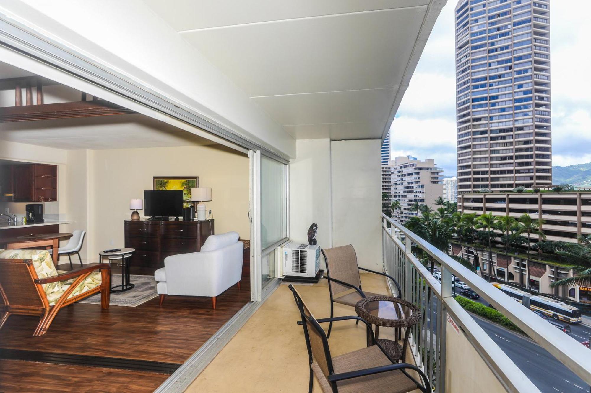 Ilikai Tower 701 View 1br Apartment *