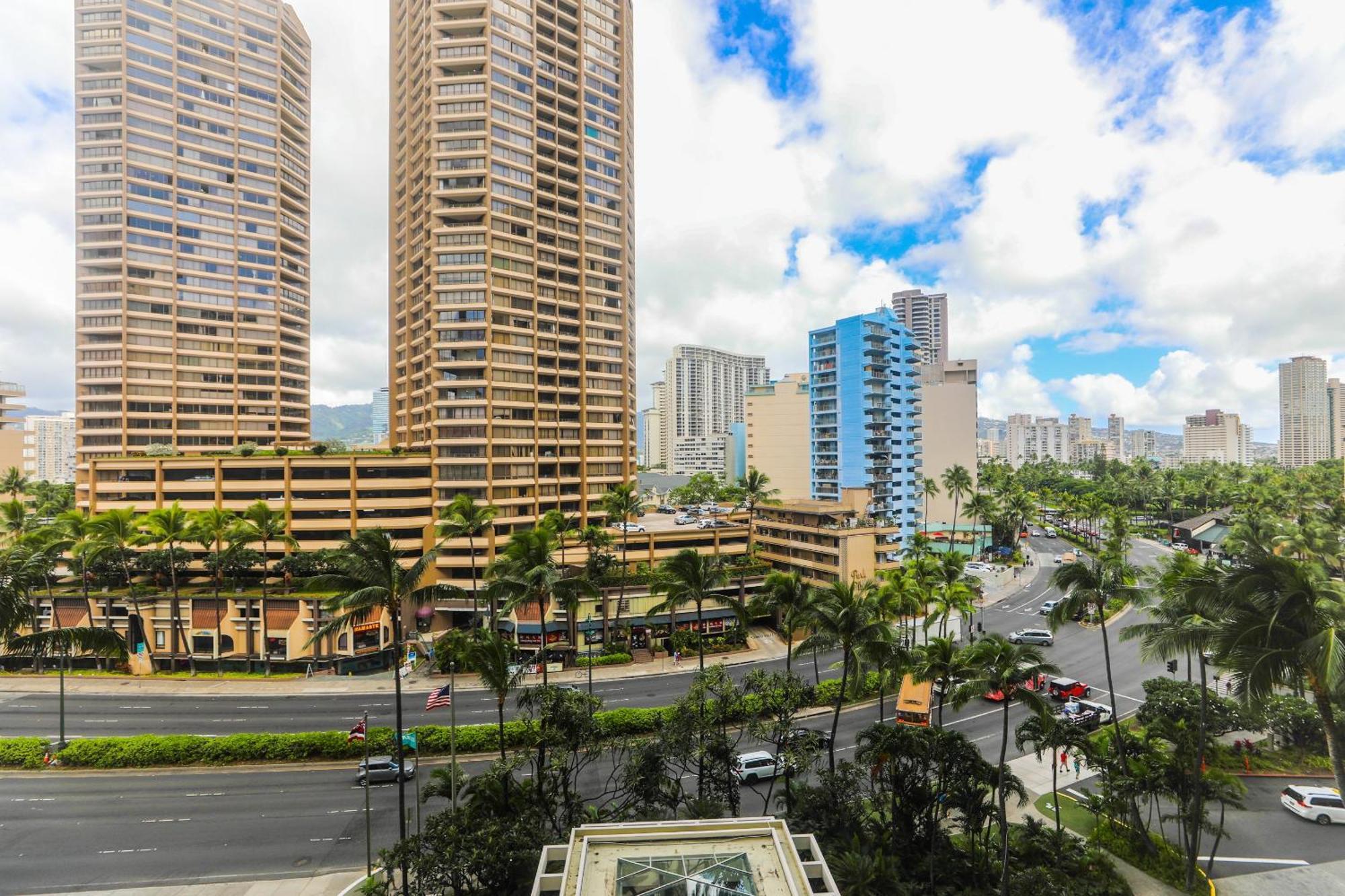 Ilikai Tower 701 View 1br *