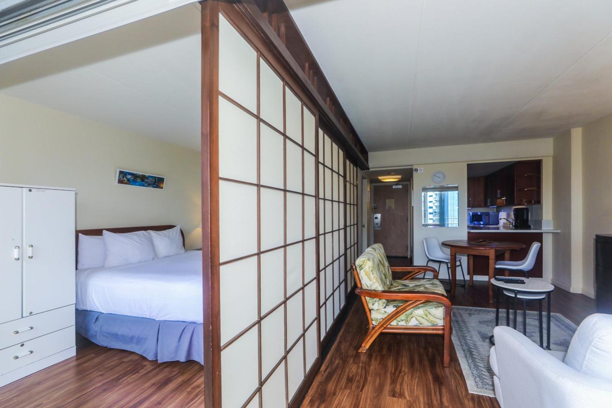 Ilikai Tower 701 View 1br Honolulu